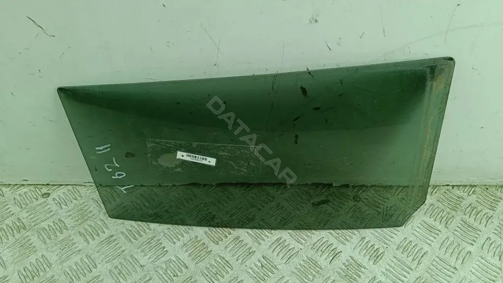 Форточка задняя правая 54288670