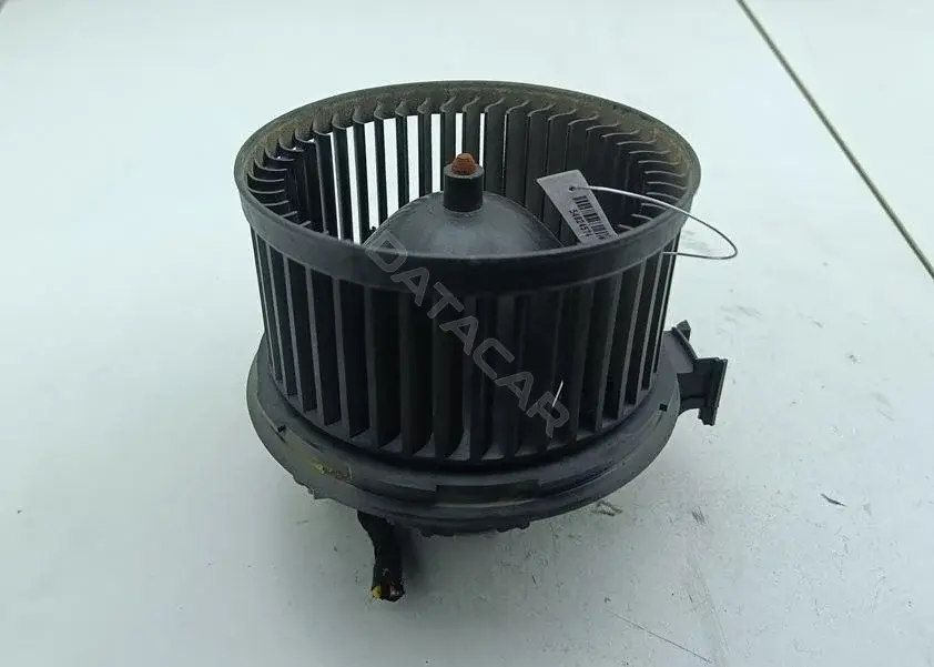 Моторчик печки VP8E2H18456AA