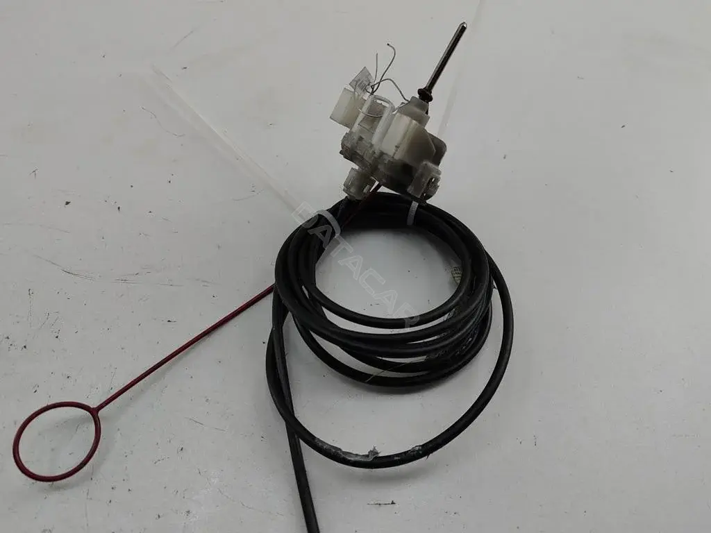 Актуатор лючка топливного бака 4D0862153A