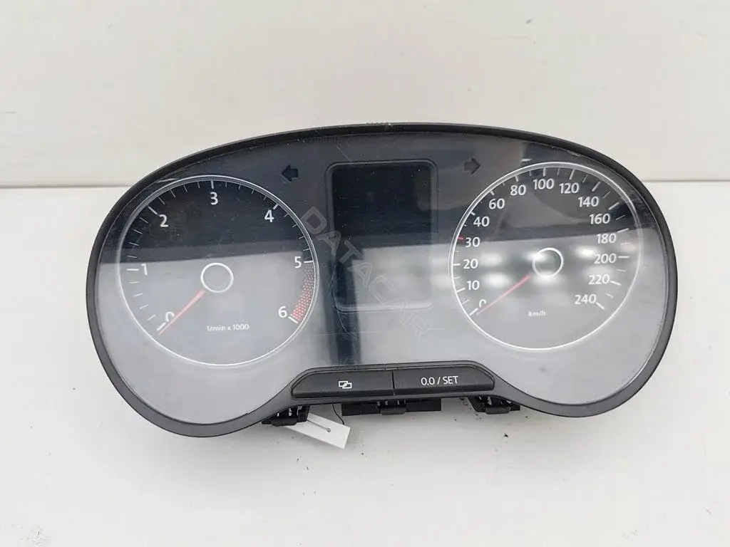 Панель приборов 6R0920861F