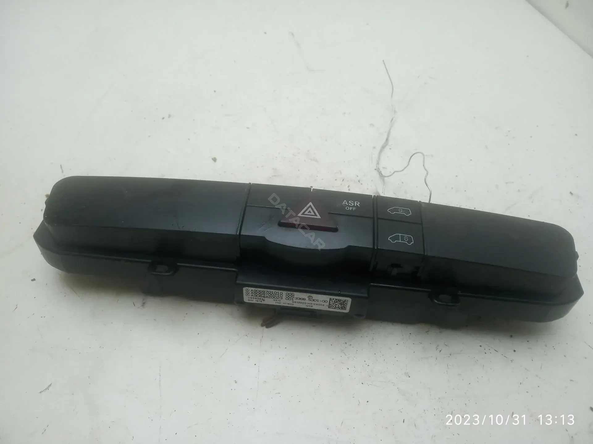 Кнопка аварийки 90668701010