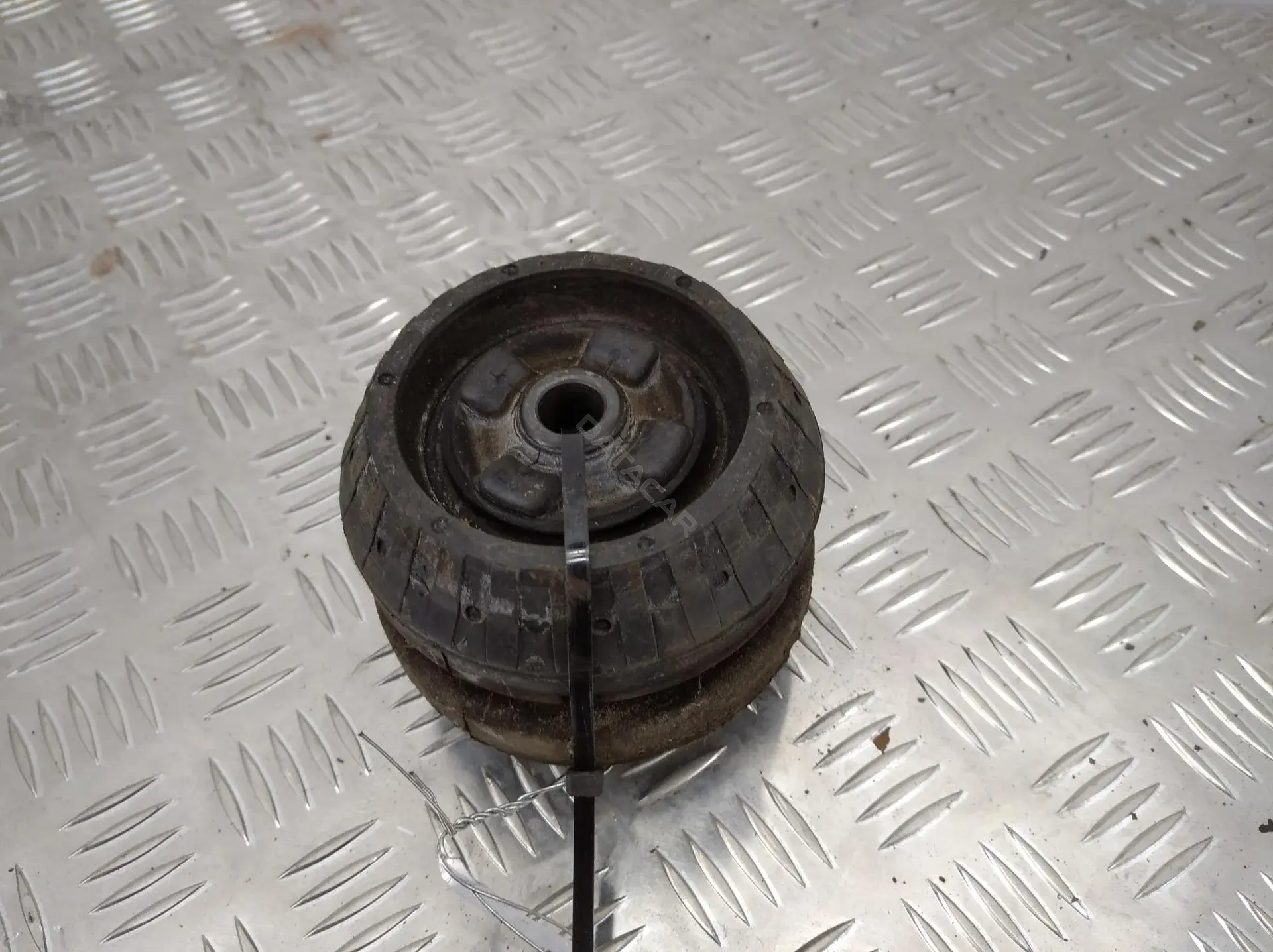 Опора амортизатора 6383230420