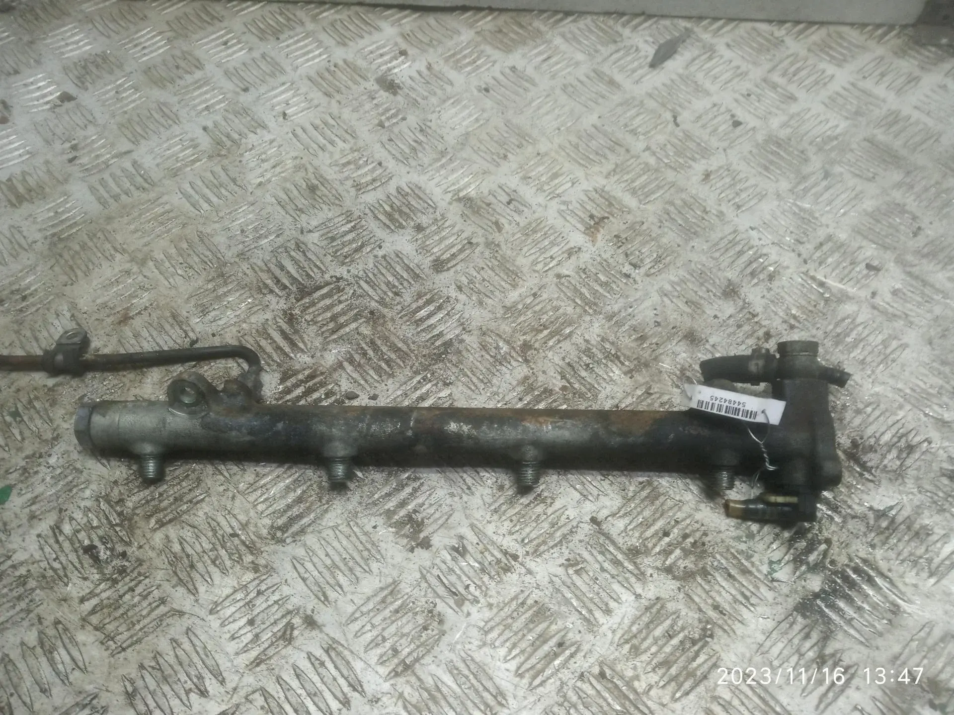 Топливная рейка a6110700095