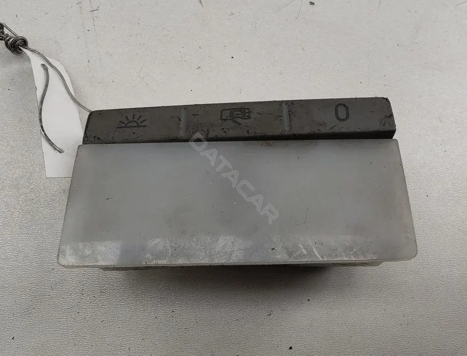 Плафон освещения салона 7L6947291B