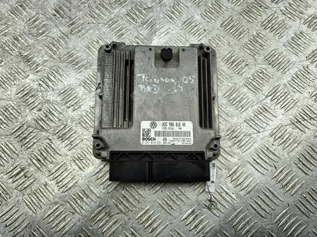 Блок управления двигателем 03G906016HK