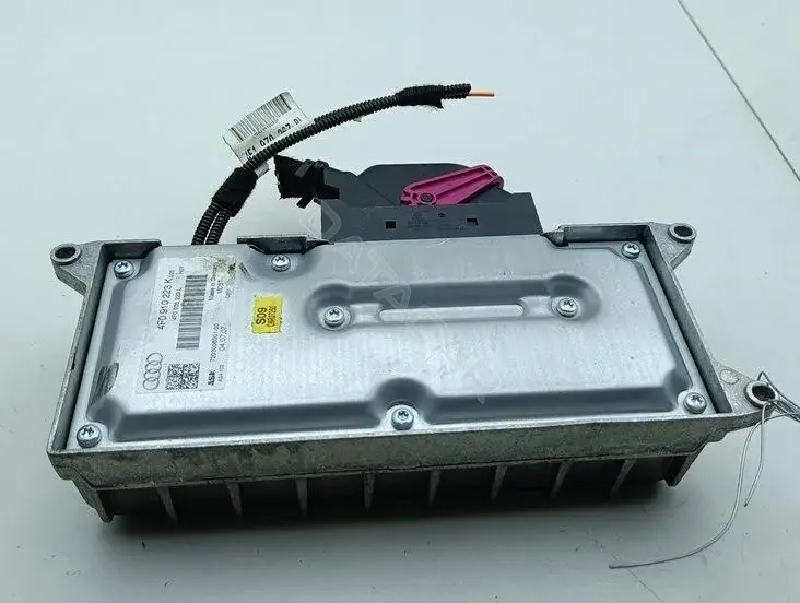 Усилитель музыкальный 4F0910223K