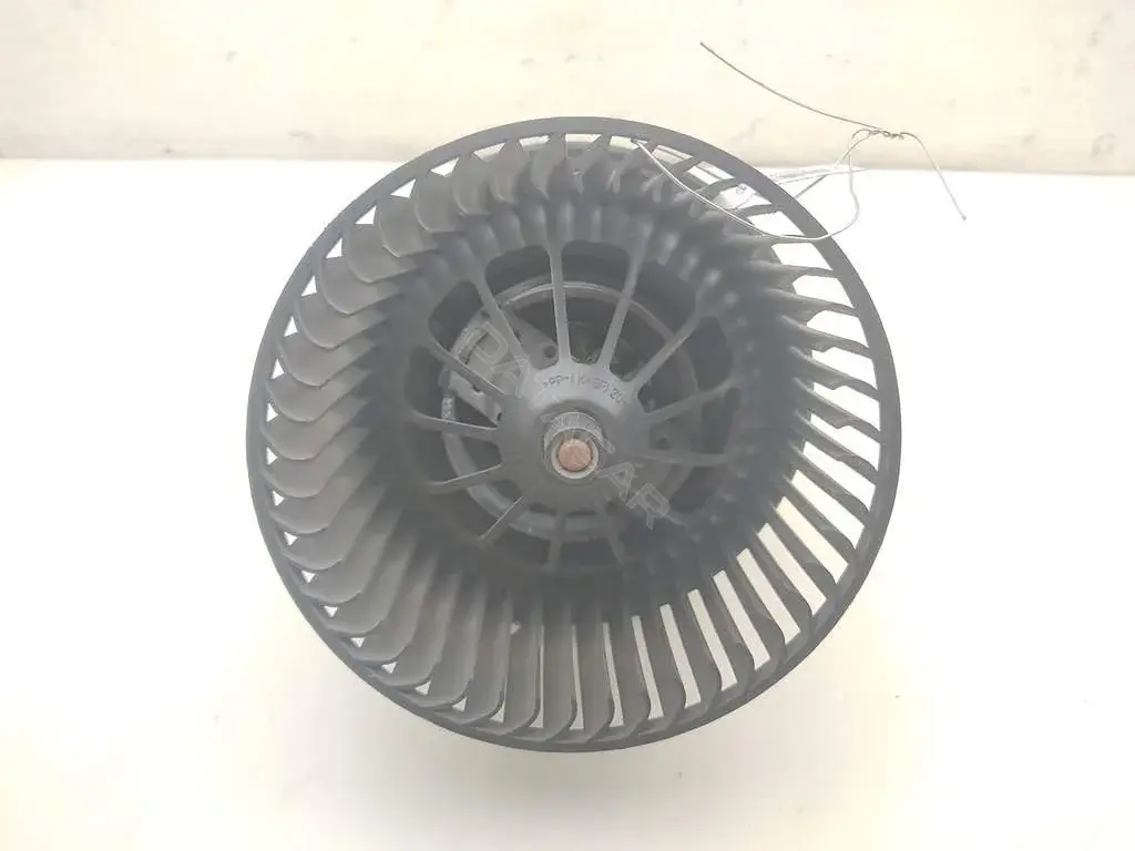 Моторчик печки 3M5H18456EB