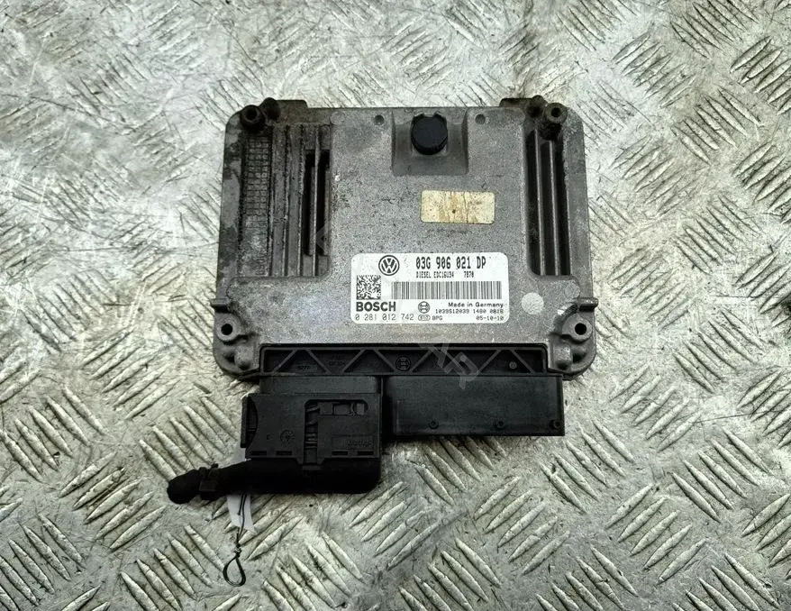 Блок управления двигателем 0281012742, 03G906021DP
