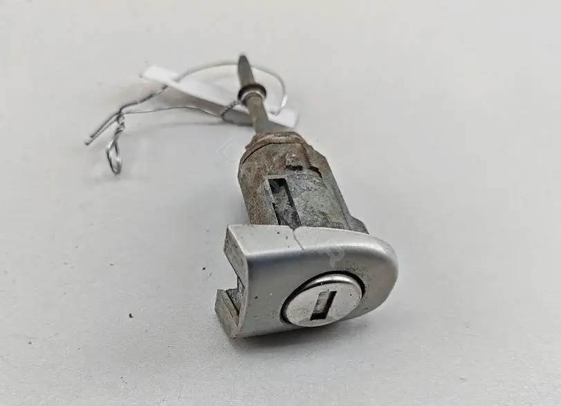 Личинка замка двери 3B0837167