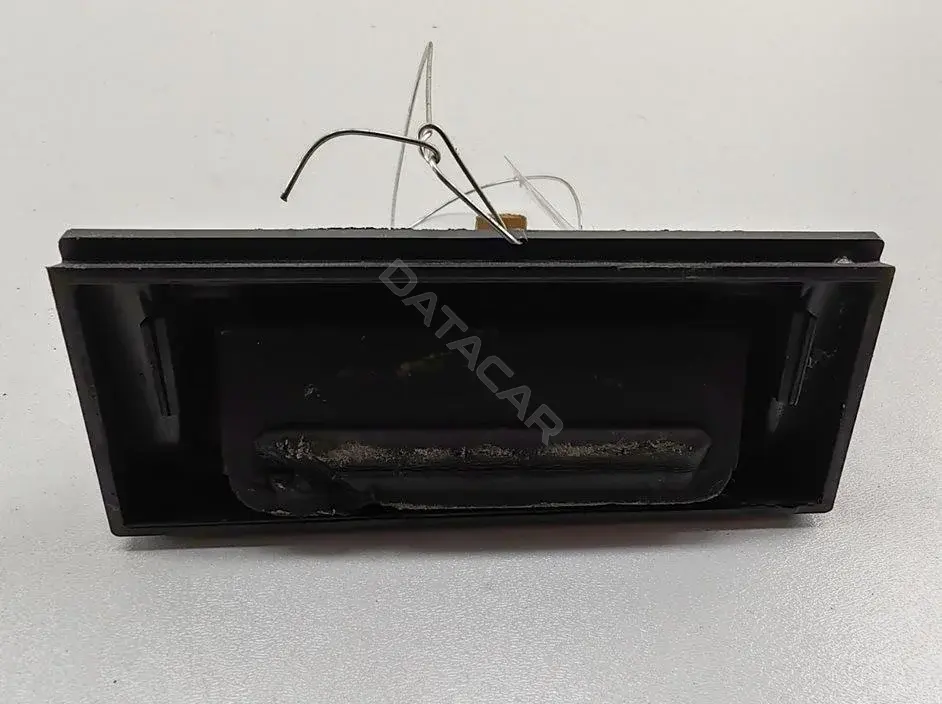 Кнопка крышки багажника 8Z0827863