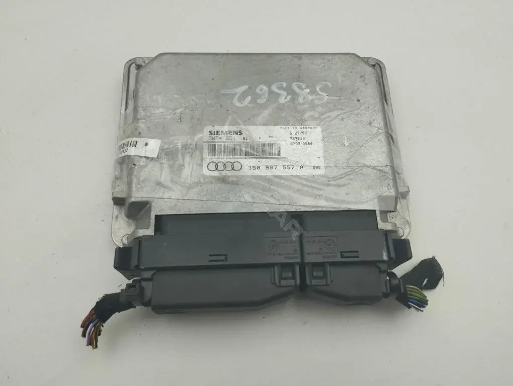 Блок управления двигателем 3B0907557A