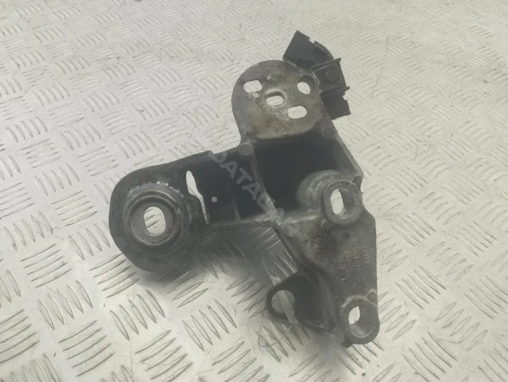Скоба стабилизатора 8E0199352F