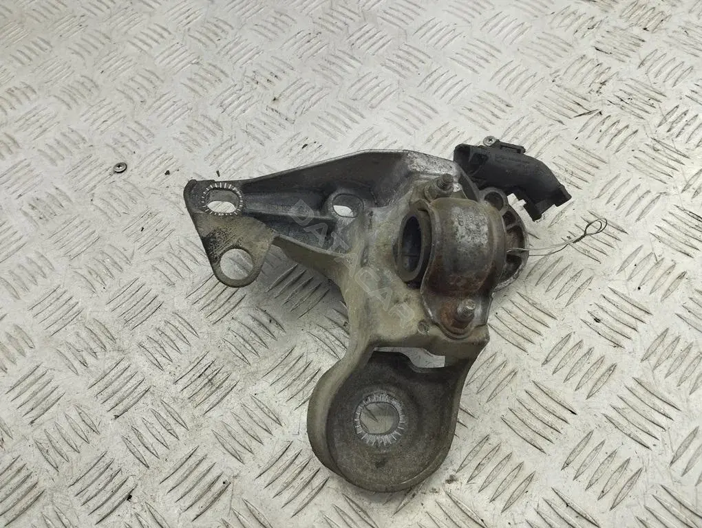 Скоба стабилизатора 8E0199352N