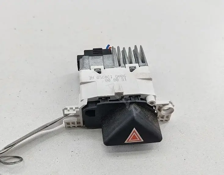 Кнопка аварийки 98AG13A350AE