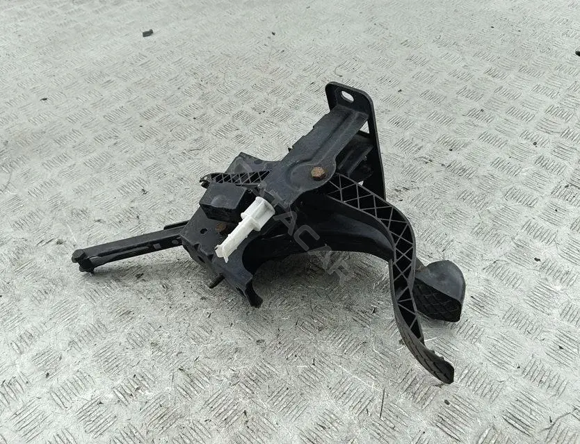 Скоба суппорта 54403081