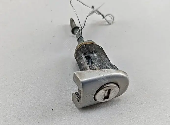 Личинка замка двери 3B0837168
