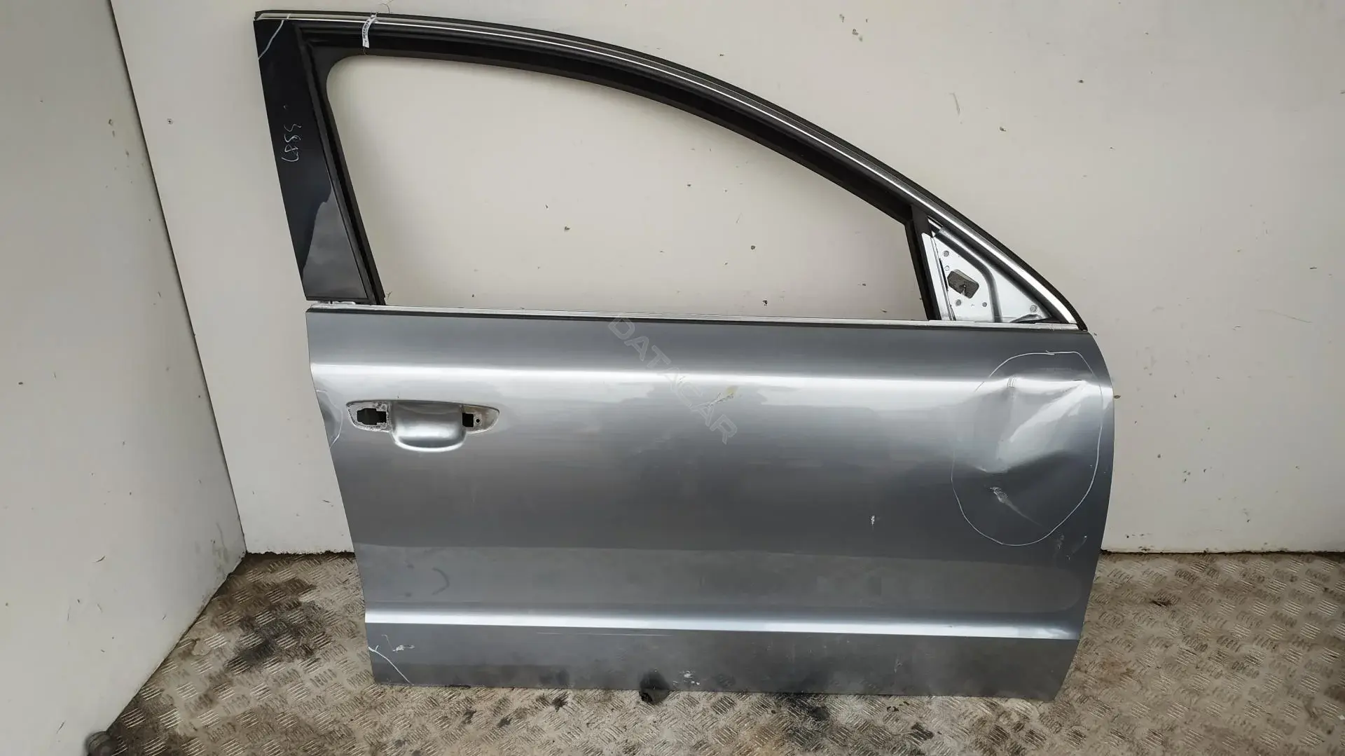 Дверь 3T0831056