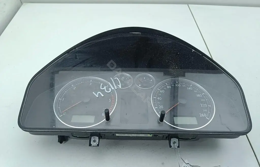 Панель приборов YM2110849BKD