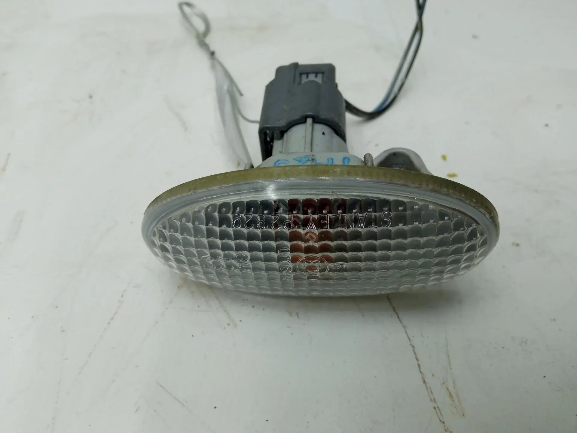 Повторитель передний P2829