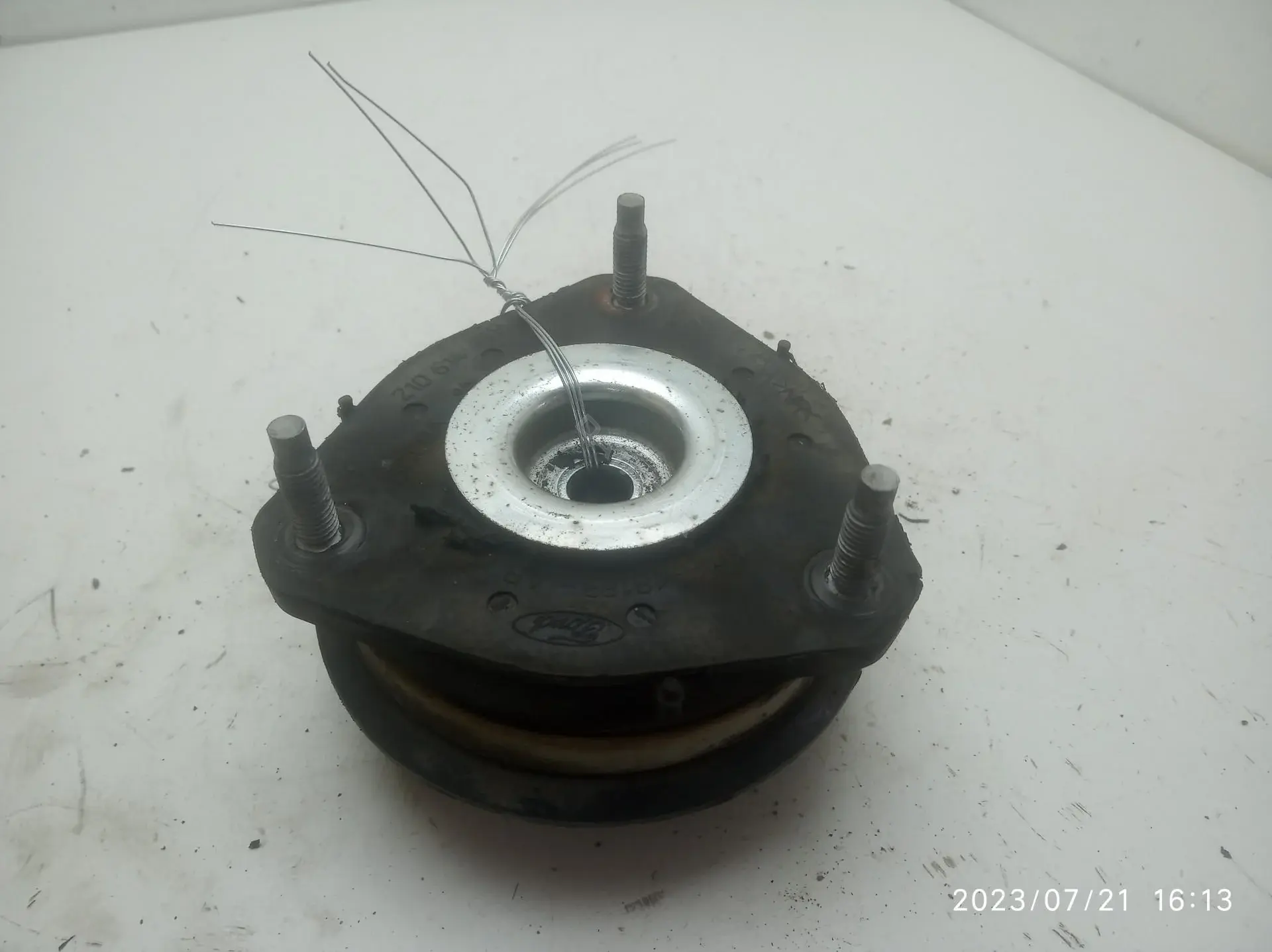 Опора амортизатора 6c1118183ab
