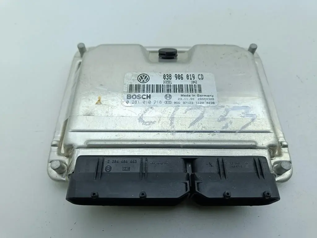 Блок управления двигателем 0281010218, 038906019CD
