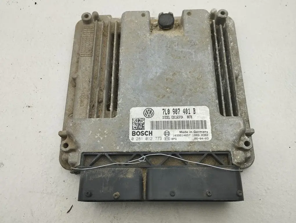 Блок управления двигателем 7L0907401B