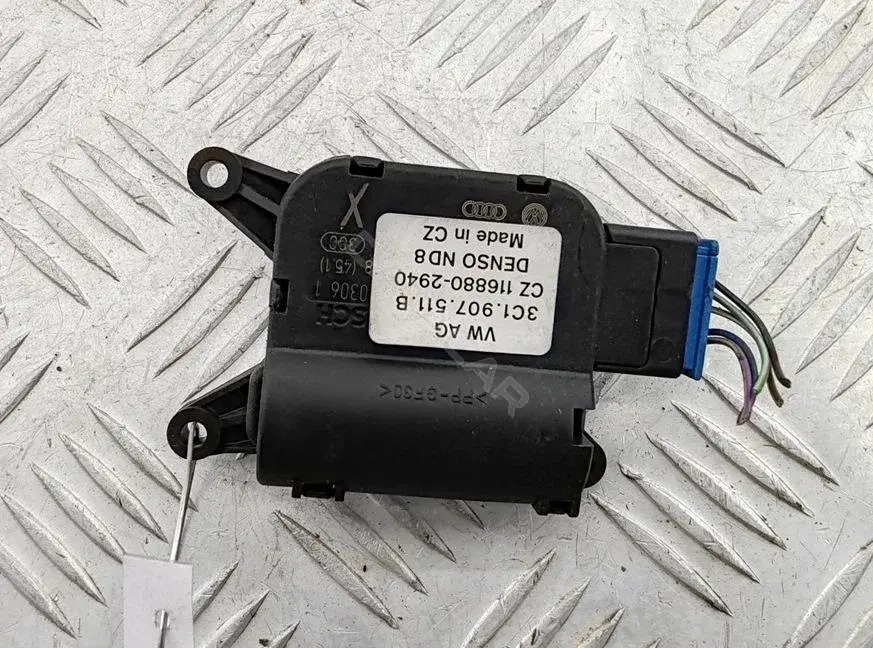 Мотор заслонки печки 3C0907511B