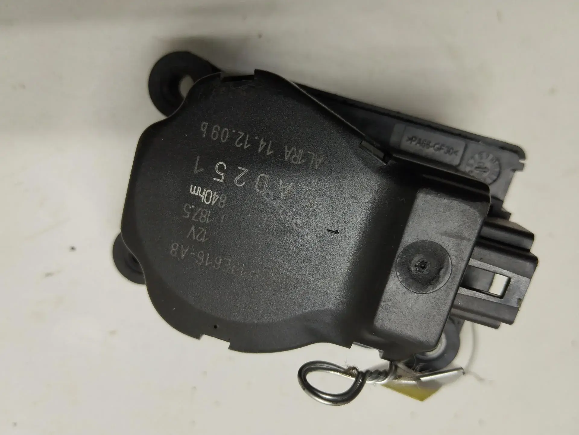 Мотор заслонки печки 3M5H19R616AB