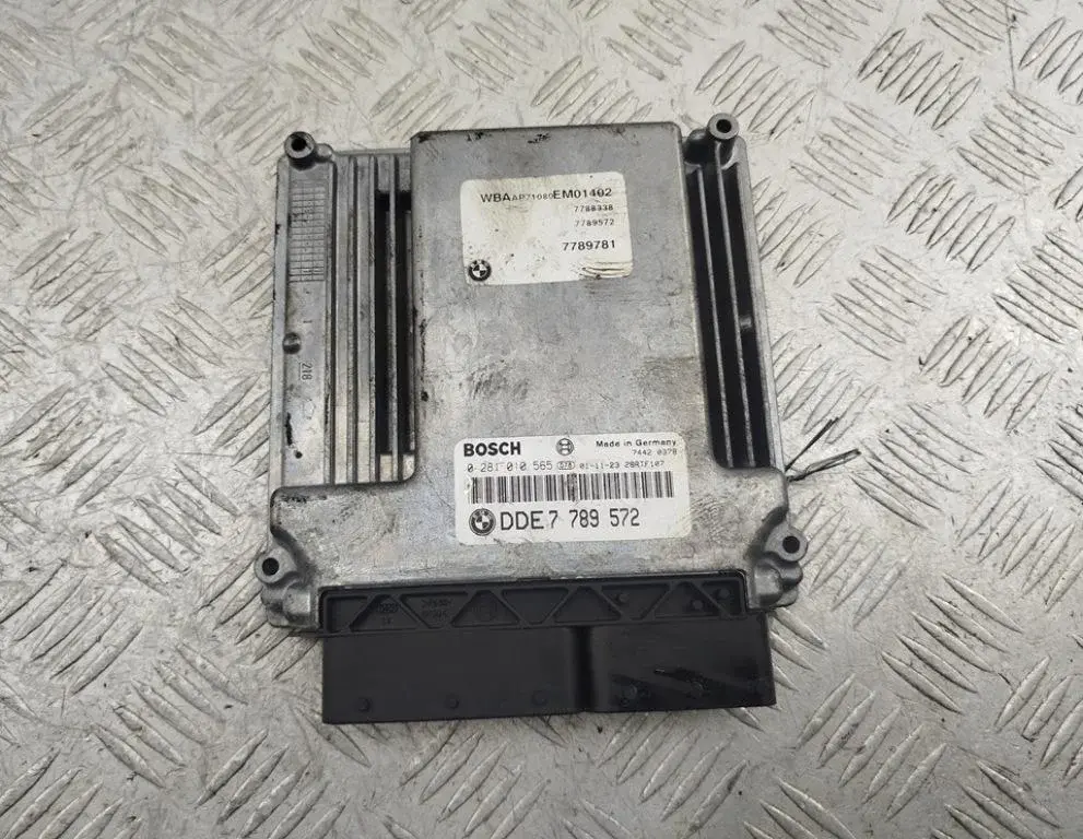Блок управления двигателем 0281010565, DDE7789572