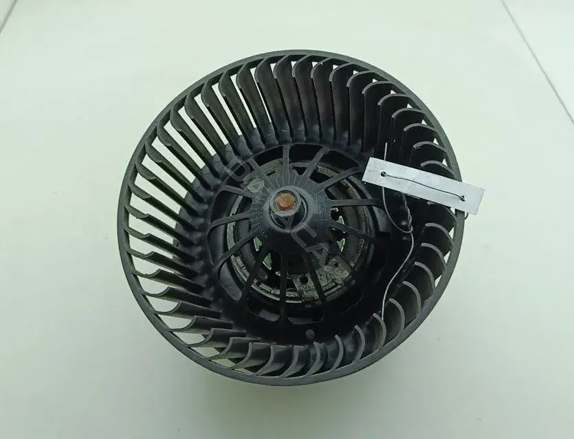 Моторчик печки 3M5H18456AE