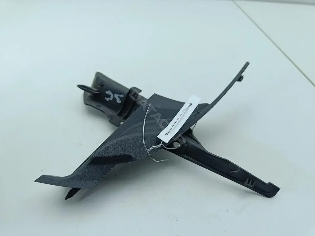 Молдинг стекла EH1051PC1LH