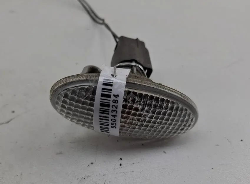 Повторитель передний P2829