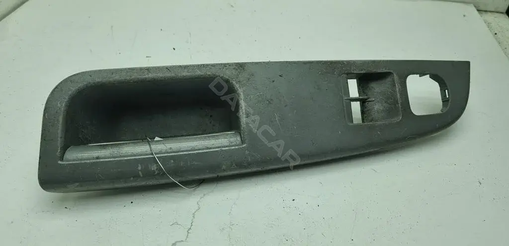 Ручка двери 1k3868049b