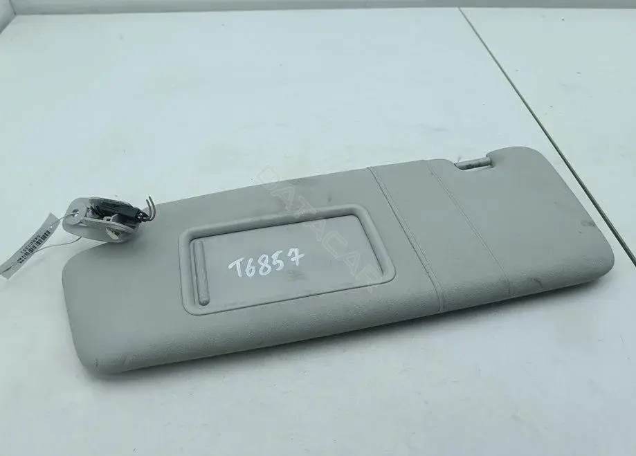 Козырек солнцезащитный 8P0857551