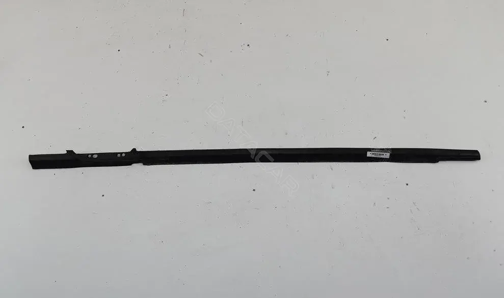 Молдинг стекла M287D