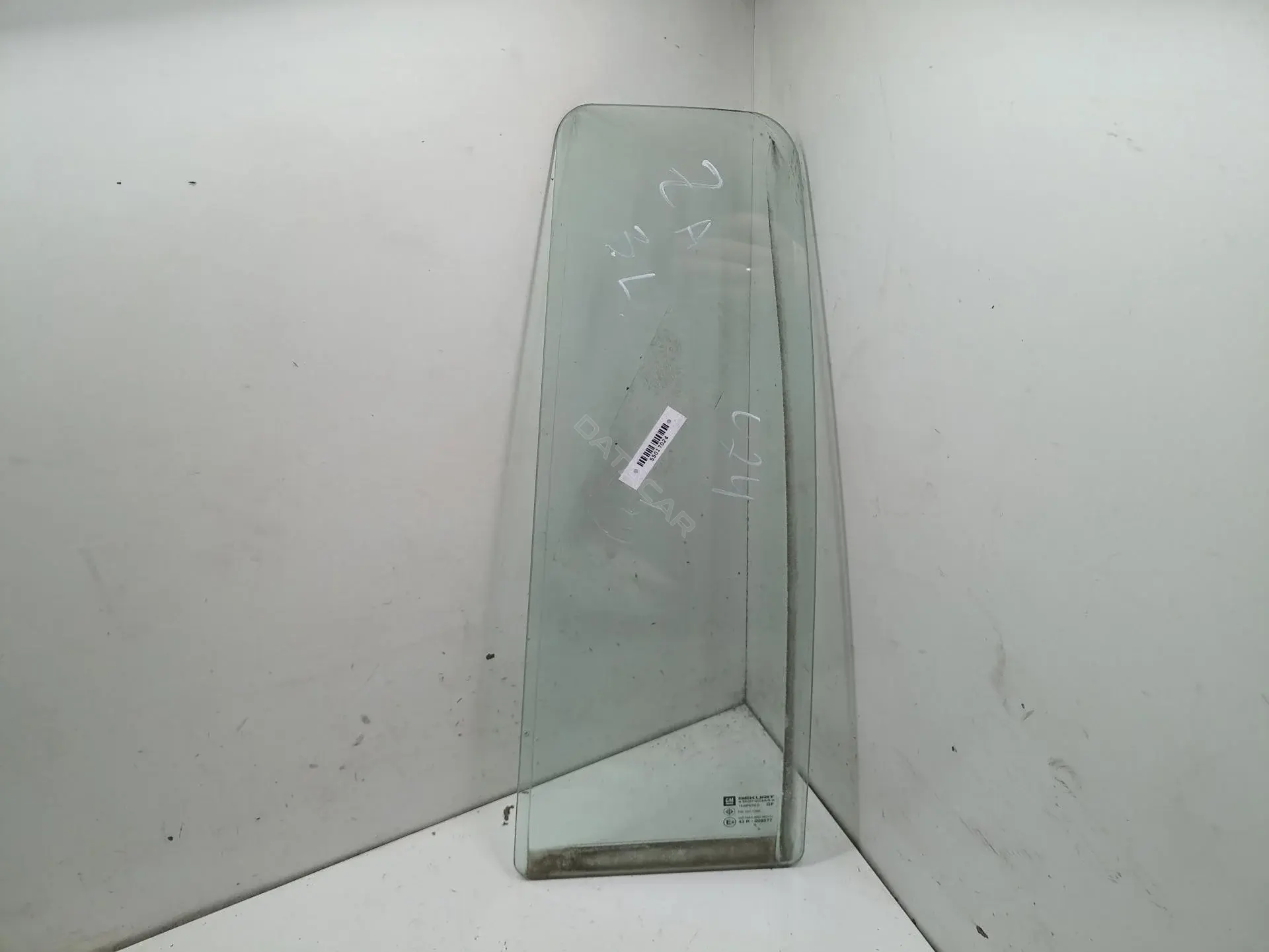 Форточка задняя левая 55017024