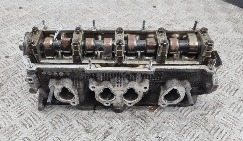 Головка блока цилиндров 06b103373n
