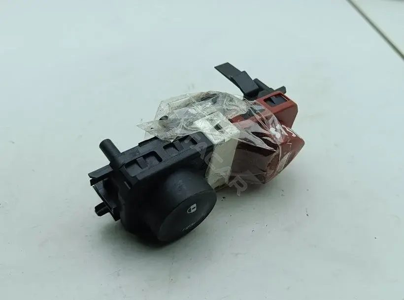 Кнопка аварийки 8200407415