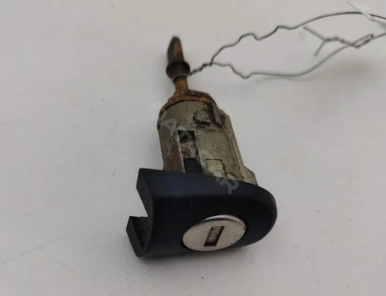 Личинка замка двери 1U0837167