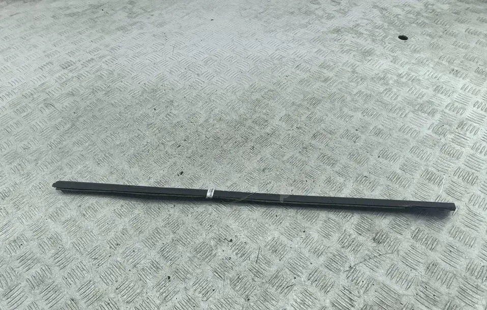 Молдинг стекла 3M51R25605