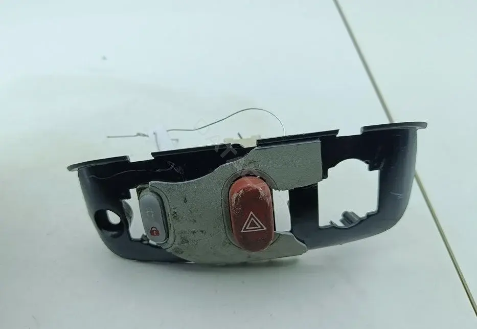 Кнопка аварийки 822955