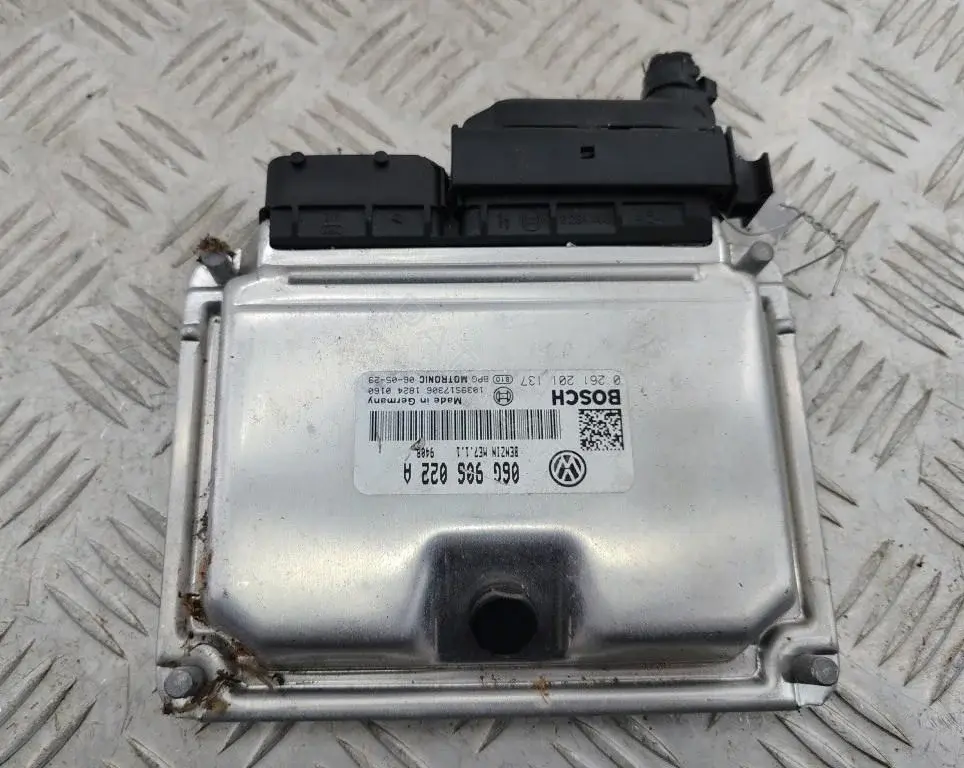 Блок управления двигателем 06G906022A