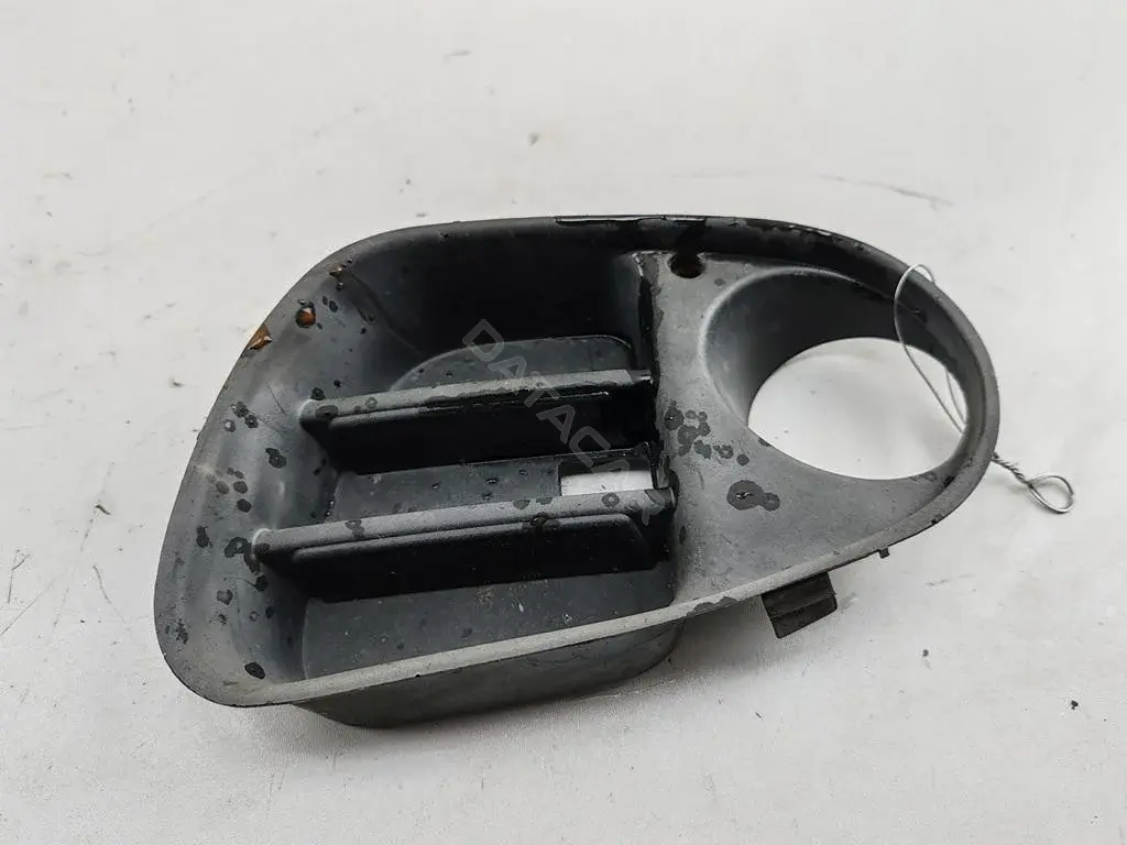 Рамка фары противотуманной MB952151
