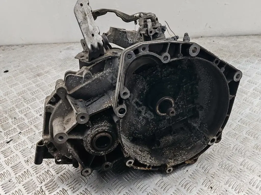 Механическая коробка передач (МКПП) F40