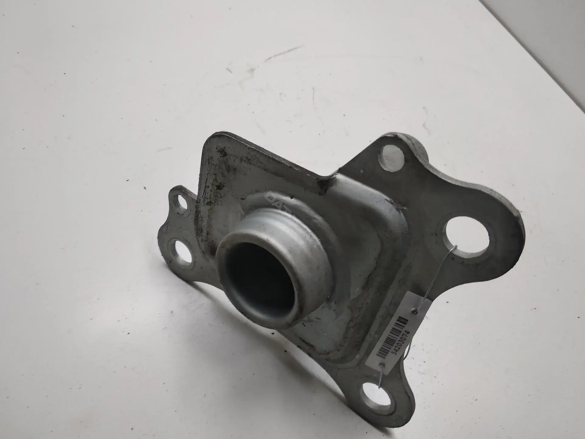 Кронштейн-направляющая бампера 8L0807133A