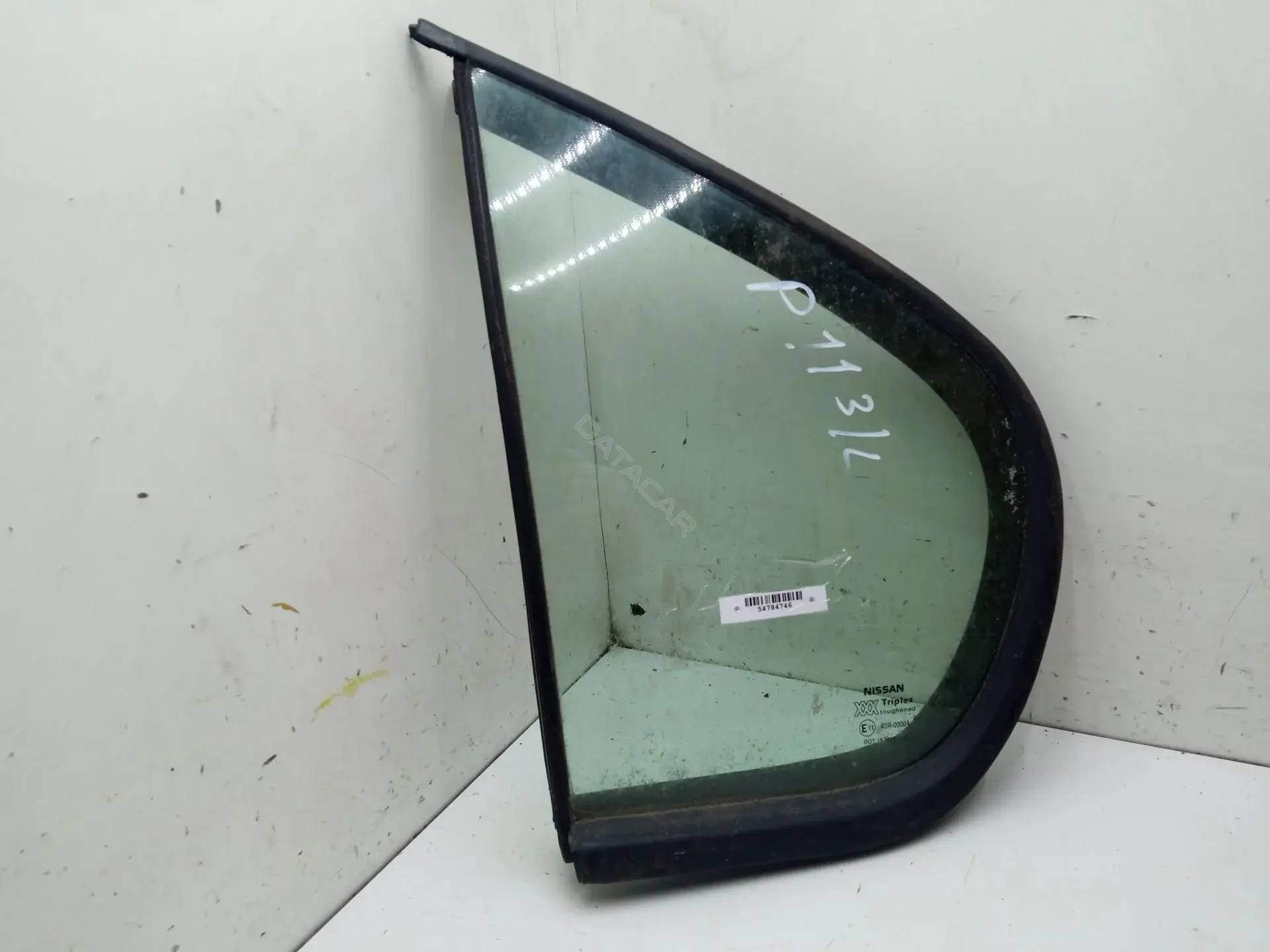 Форточка задняя левая 54784746