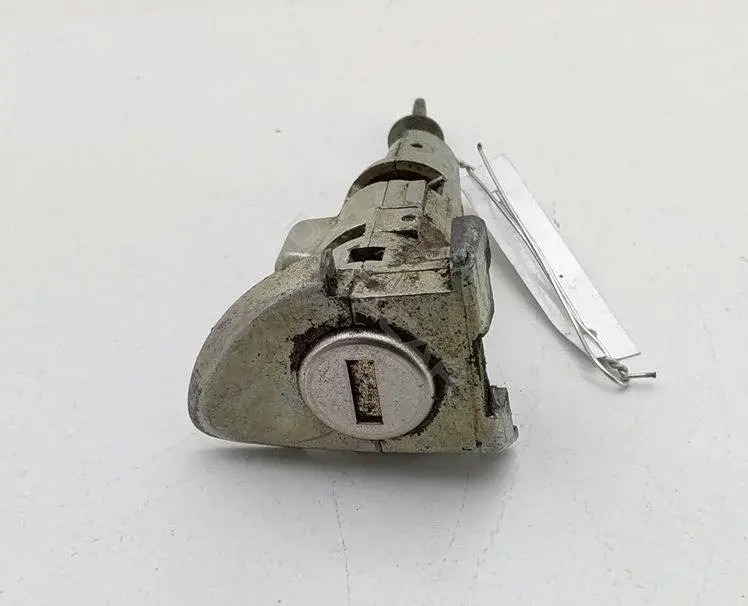 Личинка замка двери 3C0837167