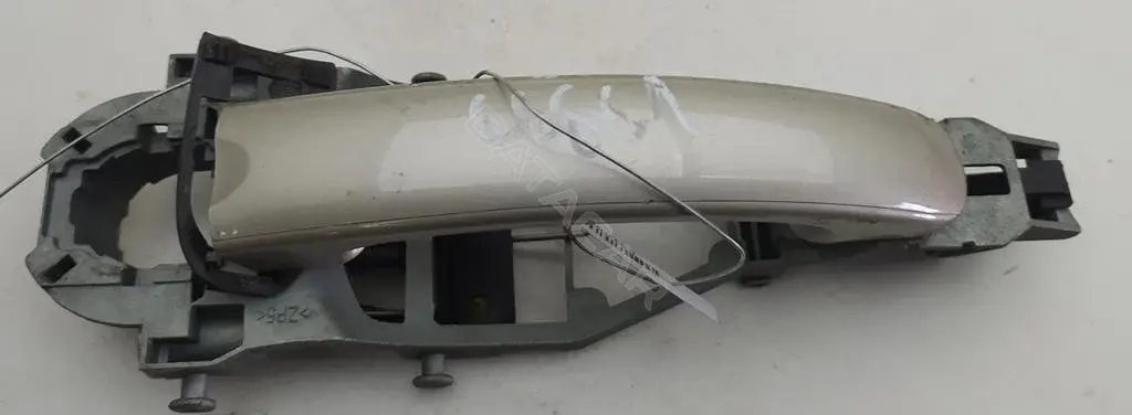 Ручка двери 1K5837205 кронштейн - 1Q0837885A