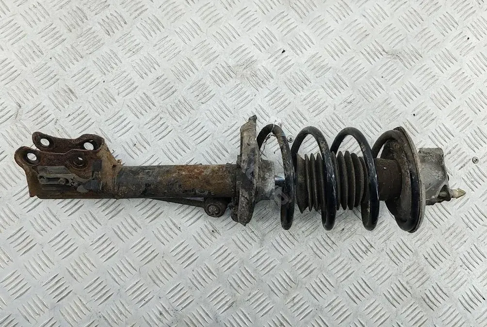 Стойка передняя A1683203513