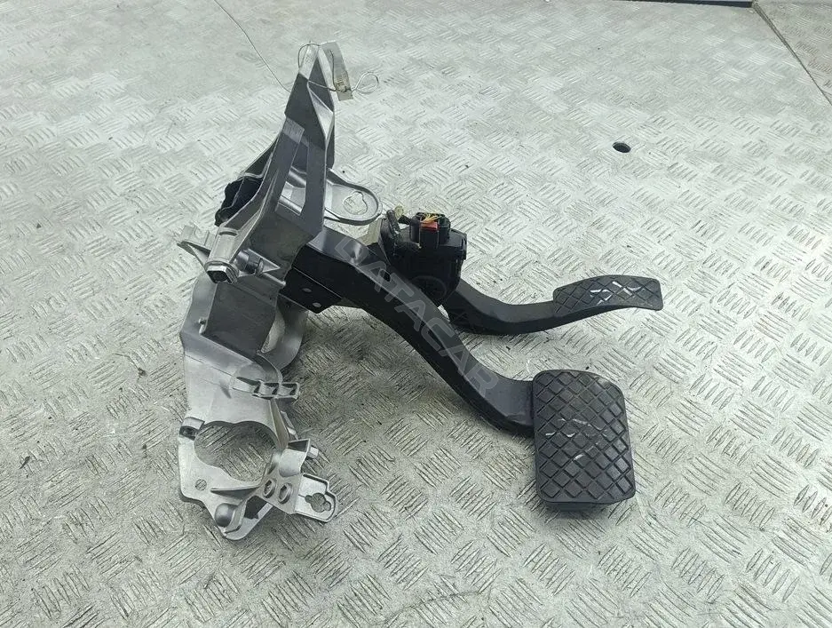 Скоба суппорта 4F1723117F